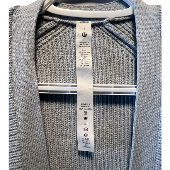 Lululemon sweater size 4 - Picture 2 of 2